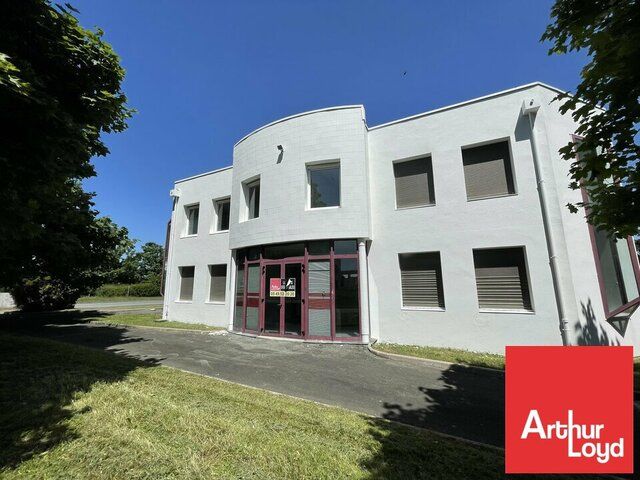 PROCHE DES AXES ROUTIERS A10 /D910 Poitiers ZI République - Bureaux à louer  152 m²