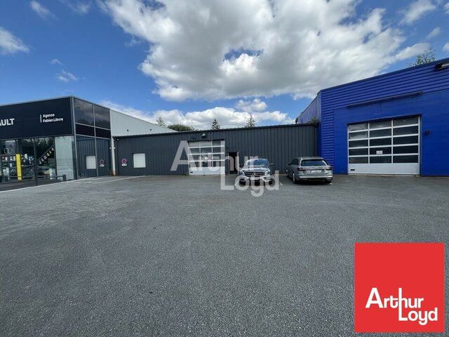 407M² - LOCAL D'ACTIVITE EN PLEIN CENTRE VILLE DE MONCOUTANT