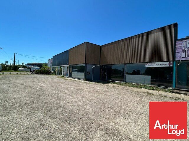 A LOUER - LOCAL COMMERCIAL DE 380m² - EMPLACEMENT STRATÉGIQUE - ZONE COMMERCIALE ET D'ACTIVITÉ, RN10 ET A10 POITIERS SUD
