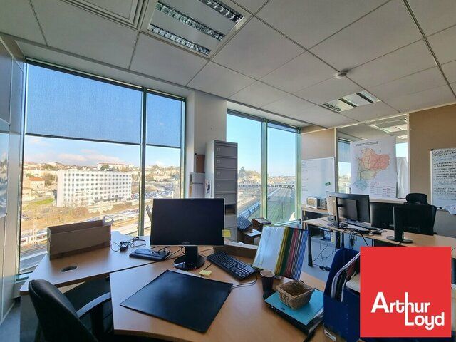 POITIERS GARE CENTRE VILLE - TRES BEAUX BUREAUX A LOUER A PARTIR DE 22M² JUSQU'A 37M²