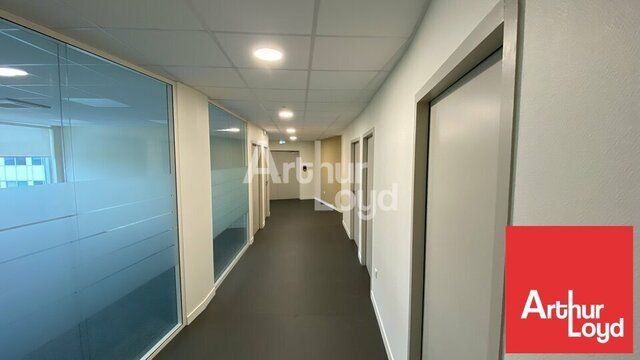 A LOUER BUREAUX 152M2, PROPOSANT DE TRÈS BELLES PRESTATIONS SUR POITIERS PRÉ-MÉDARD / POLYCLINIQUE