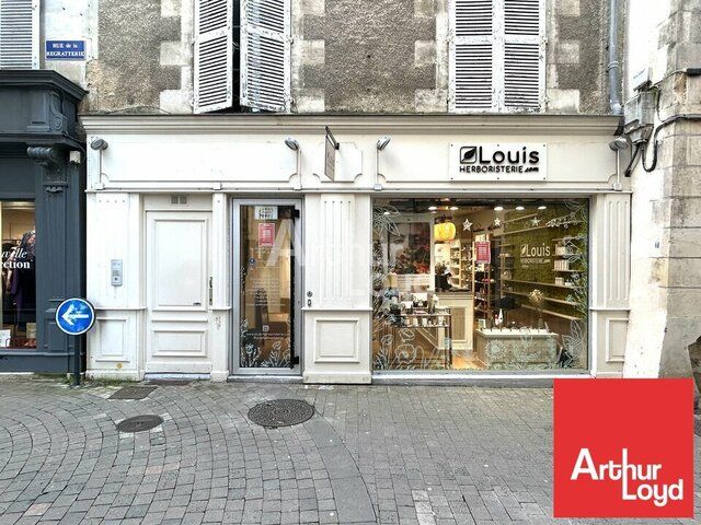 A LOUER - LOCAL COMMERCIAL AU COEUR D'UNE RUE COMMERÇANTE DE POITIERS
