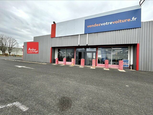 À LOUER  LOCAL COMMERCIAL À FORTE VISIBILITÉ  POITIERS SUD