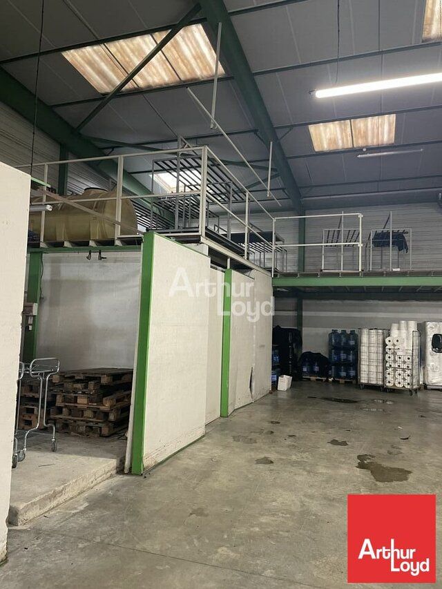 NIORT A VENDRE LOCAL ACTIVITE OCCUPE 585m2 AU SOL BELLE VISIBILITE ZONE SAINT LIGUAIRE PROCHE AVENUE DE LA ROCHELLE