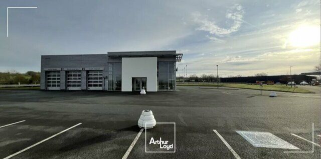 À LOUER  LOCAUX D'ACTIVITÉ 805 M²  LES HERBIERS
