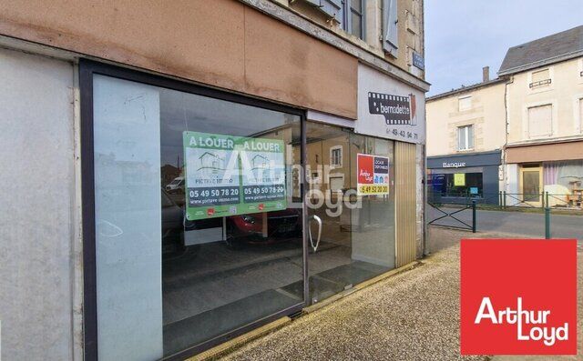 LOCAL COMMERCIAL IDEALEMENT SITUE EN CENTRE VILLE SUR UN AXE PASSANT