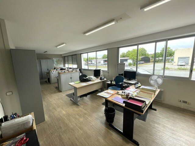 BUREAUX LIVRES ENTIEREMENT RENOVES ZONE REPUBLIQUE 159M²