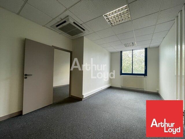 POITIERS SECTEUR PARC DES EXPOSITIONS BUREAUX 159.09m2