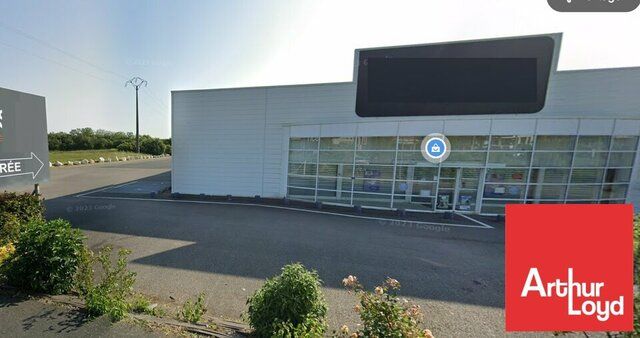 LOCAUX COMMERCIAUX A VENDRE - PRODUIT INVESTISSSEMENT - TERRAIN - POITIERS