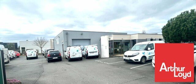 A LOUER BÂTIMENT PROFESSIONNEL RÉCENT - 345M2 - NIORT MENDES FRANCE