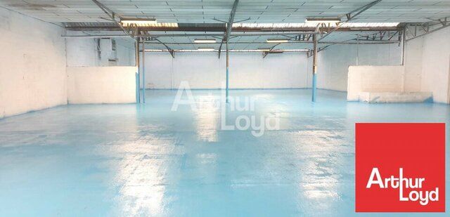 A VENDRE LOCAL D'ACTIVITE DE 2670 m2  - ACCES GROS PORTEUR - FONTENAY LE COMTE